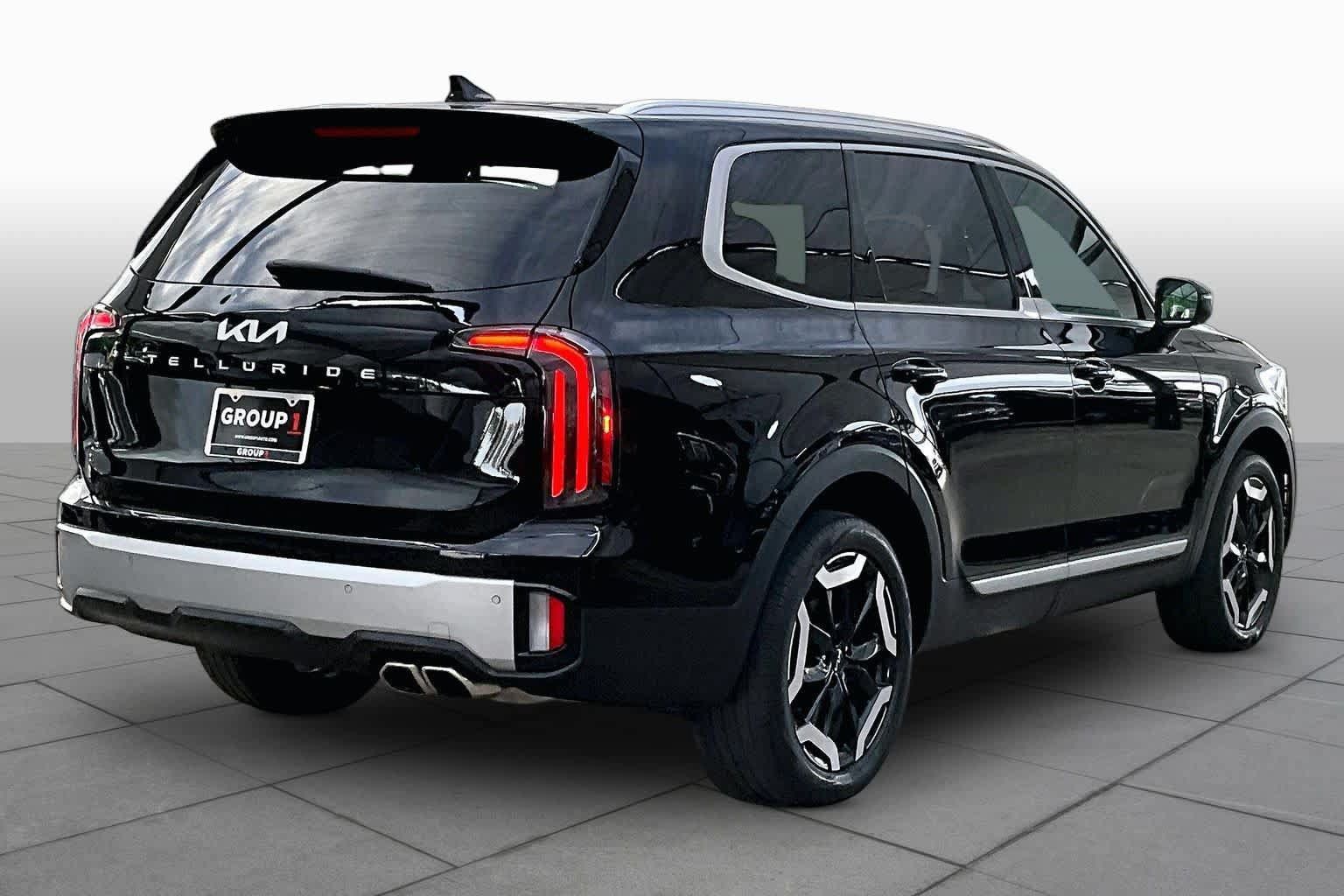 Used 2023 Kia Telluride EX w/ EX Captain's Chair Package FWD image 13