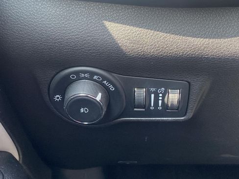 Used 2023 Jeep Compass Limited w/ Sun and Sound Group AWD/4WD image 16