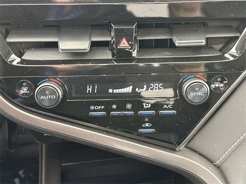 Used 2024 Toyota Camry SE image 14