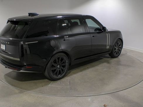 Used 2024 Land Rover Range Rover Long Wheelbase SE image 5
