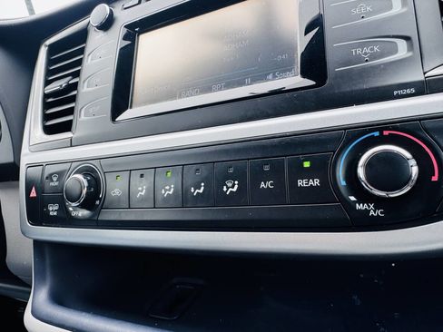 Used 2016 Toyota Highlander LE image 21