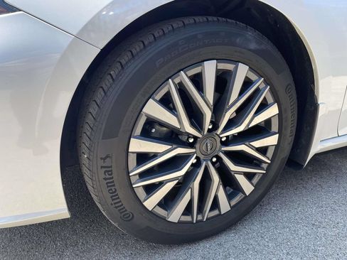 Used 2023 Nissan Altima 2.5 SV w/ SV Premium Package FWD image 4