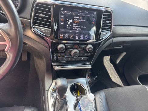 Used 2019 Jeep Grand Cherokee Altitude AWD/4WD image 10