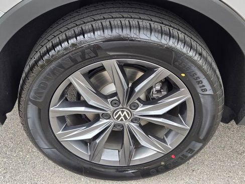 Used 2023 Volkswagen Tiguan SE FWD image 10