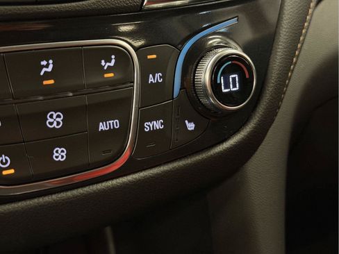 Used 2024 Chevrolet Equinox Premier AWD/4WD image 32