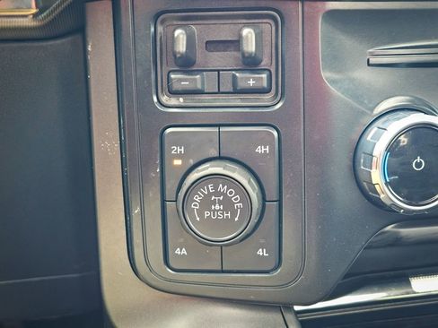 Used 2025 Ford F150 Lariat w/ Equipment Group 501A Mid image 27