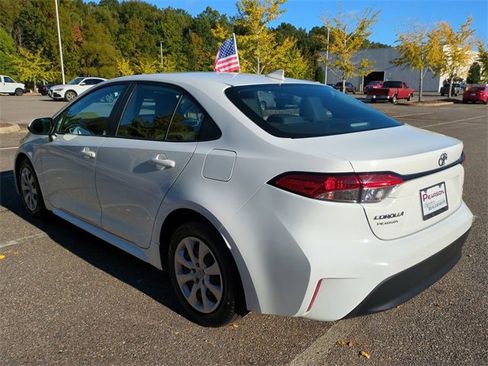 Used 2024 Toyota Corolla LE image 6