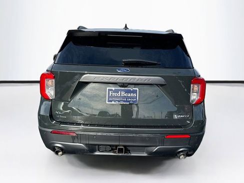 Certified 2022 Ford Explorer XLT w/ Equipment Group 202A image 7