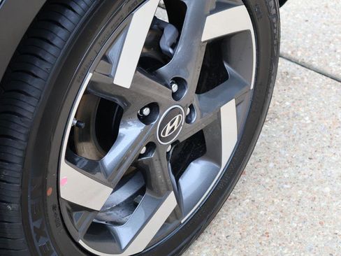 New 2025 Hyundai Venue Limited image 40