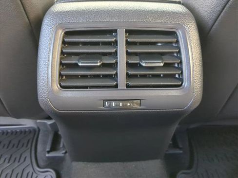 Used 2018 Volkswagen Golf R 4-Door AWD/4WD image 16