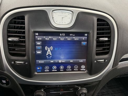 Used 2019 Chrysler 300 Limited image 29