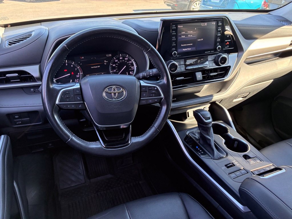 Used 2021 Toyota Highlander XLE AWD/4WD image 29