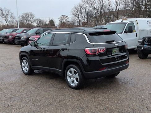 Certified 2019 Jeep Compass Latitude w/ Cold Weather Group image 3