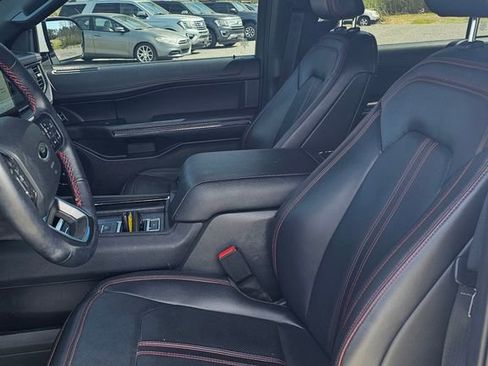 Used 2023 Ford Expedition Limited image 5