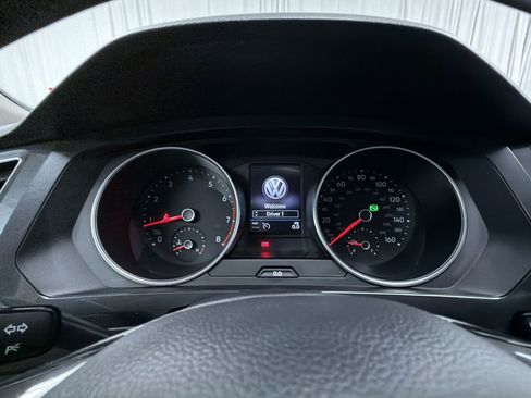 Used 2018 Volkswagen Tiguan SE w/ Panoramic Sunroof Package image 19