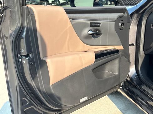 Used 2025 Lexus ES 300h w/ Premium Package FWD image 14