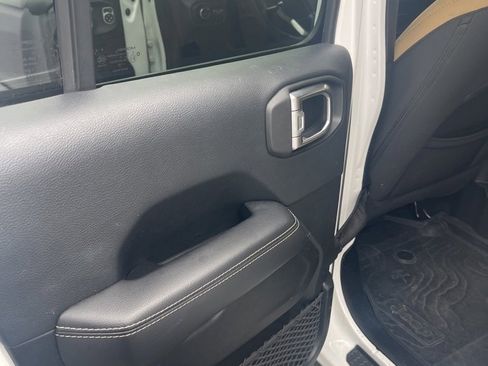 Used 2018 Jeep Wrangler Unlimited Sahara image 6