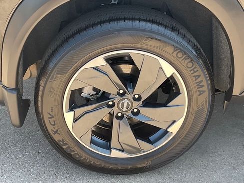 Certified 2026 Nissan Rogue SV AWD/4WD image 7