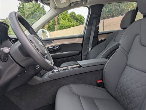 Used 2025 Volvo XC90 B6 Plus image 21