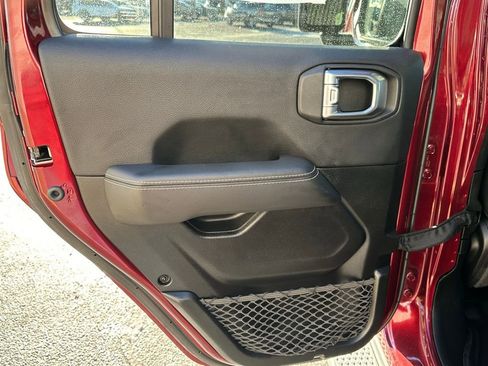 Used 2021 Jeep Gladiator Overland w/ Popular Equipment Package image 14