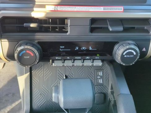 Certified 2025 Toyota Tacoma SR5 AWD/4WD image 18