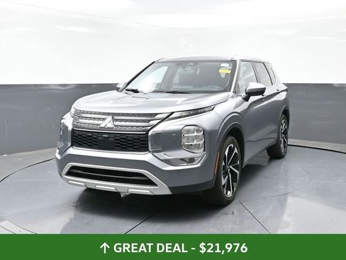 Used 2024 Mitsubishi Outlander SE image 8