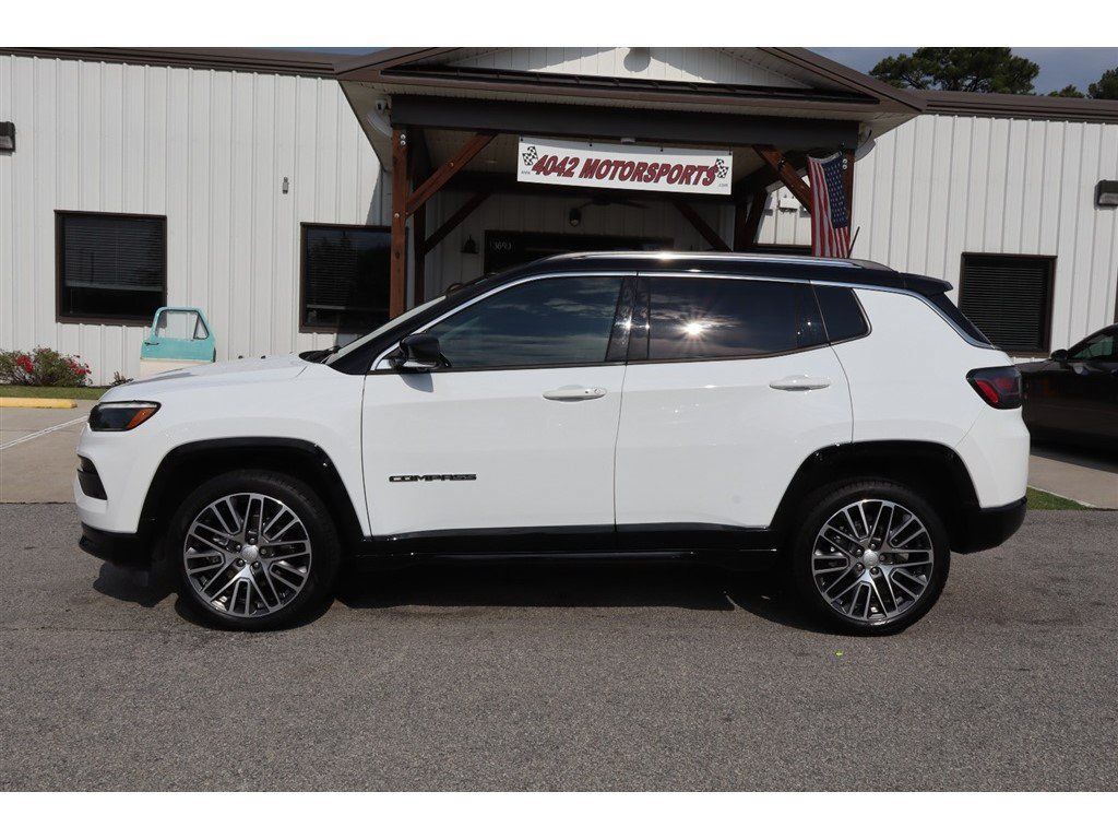 Used 2022 Jeep Compass Limited w/ Elite Group AWD/4WD image 2