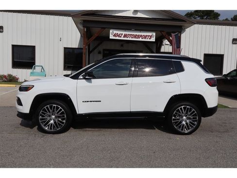 Used 2022 Jeep Compass Limited w/ Elite Group AWD/4WD image 2