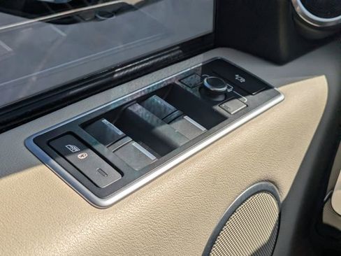 Used 2016 Land Rover Range Rover HSE image 26