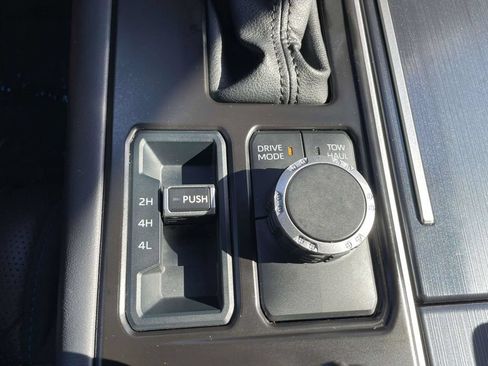 Used 2024 Toyota Tundra Platinum AWD/4WD image 39