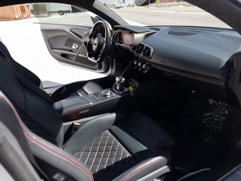 Used 2017 Audi R8 V10 w/ Carbon Exterior Package AWD/4WD image 27