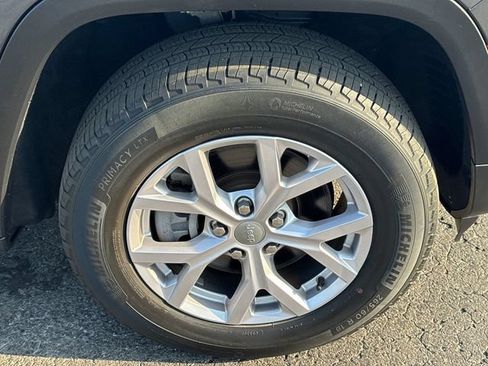 Certified 2022 Jeep Grand Cherokee L Limited AWD/4WD image 9