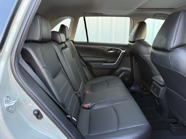 Used 2021 Toyota RAV4 XLE Premium FWD image 33