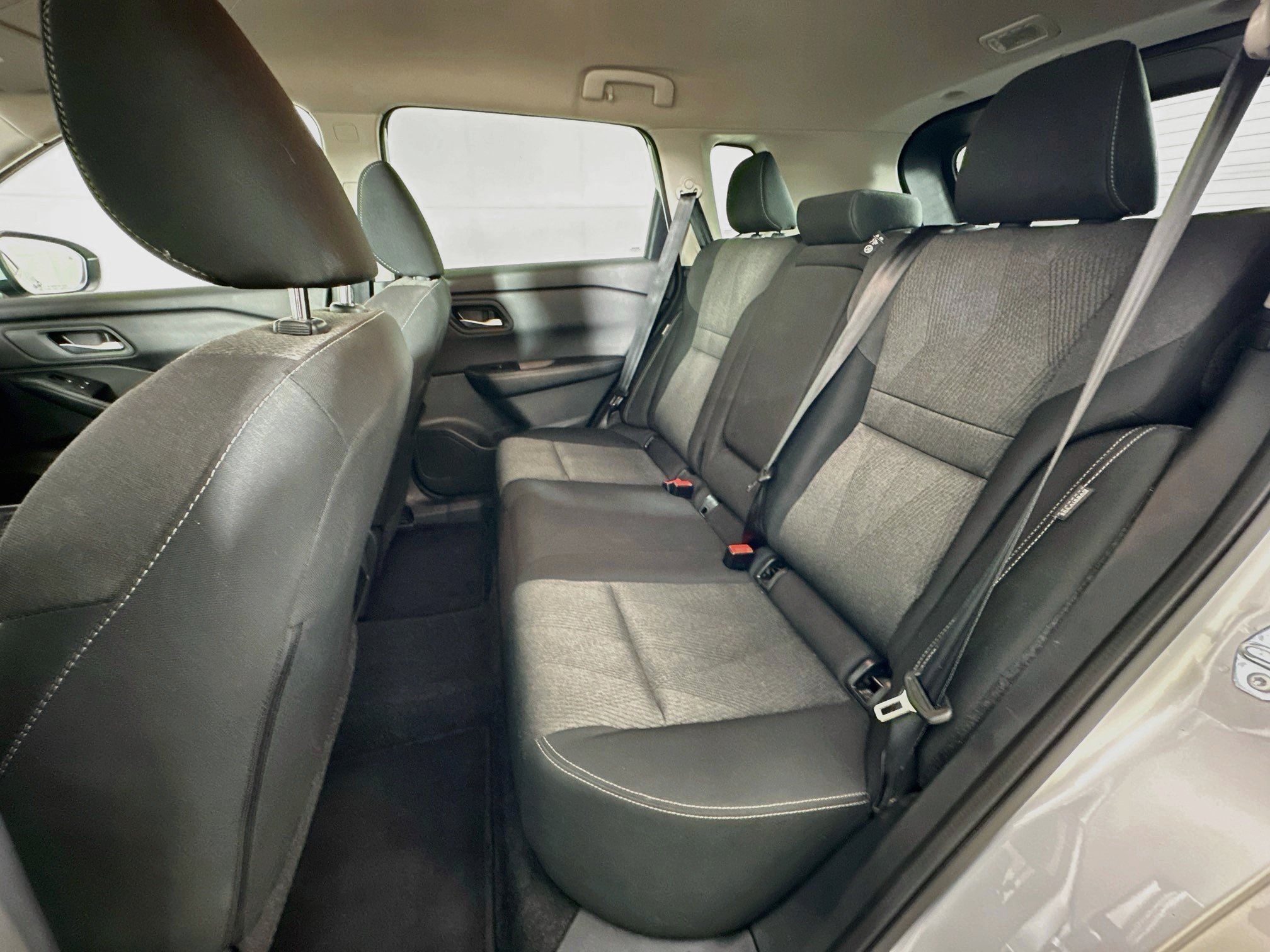 Used 2025 Nissan Rogue SV FWD image 26