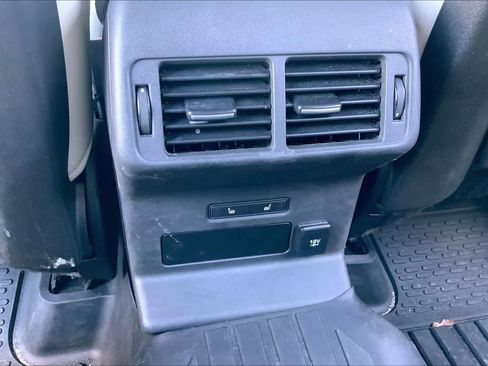 Used 2018 Land Rover Range Rover Velar R-Dynamic SE image 34