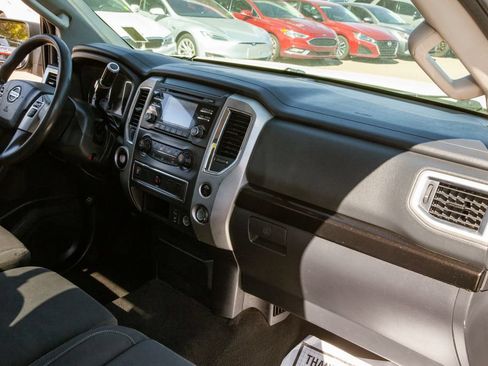 Used 2017 Nissan Titan SV RWD image 11