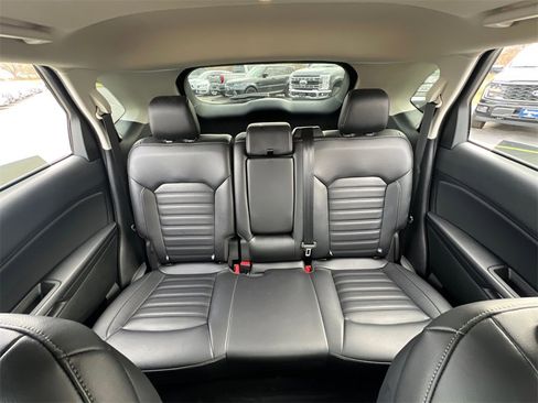 Used 2022 Ford Edge SEL w/ Convenience Package image 30