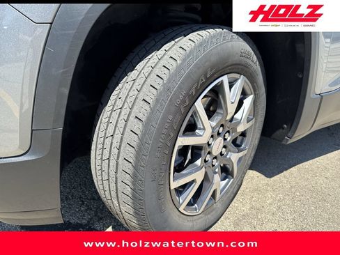 Certified 2023 GMC Acadia SLT w/ Preferred Package AWD/4WD image 3