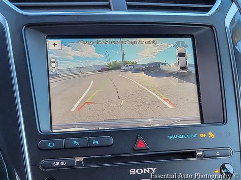 Used 2018 Ford Explorer Limited w/ Equipment Group 301A AWD/4WD image 22