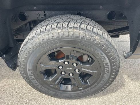 Used 2018 Chevrolet Silverado 1500 LT w/ Midnight Edition AWD/4WD image 27