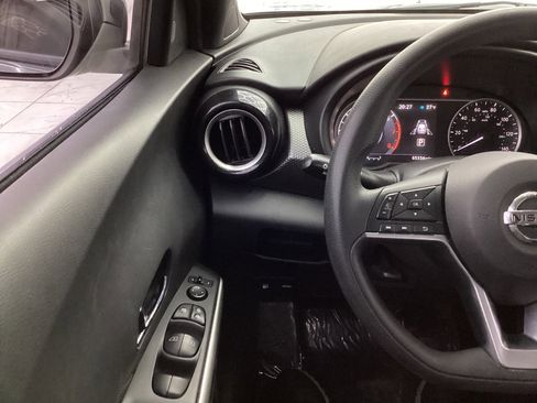 Used 2020 Nissan Kicks SV image 32