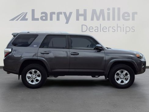 Used 2018 Toyota 4Runner SR5 image 6