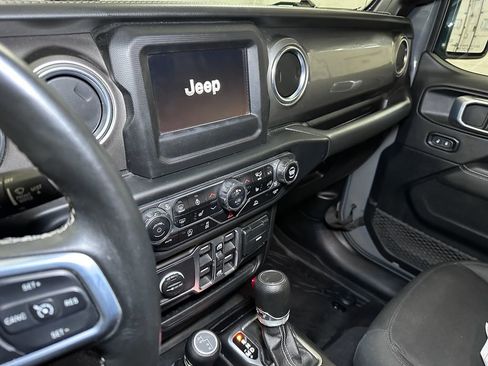 Certified 2021 Jeep Gladiator Overland w/ Cold Weather Group image 40