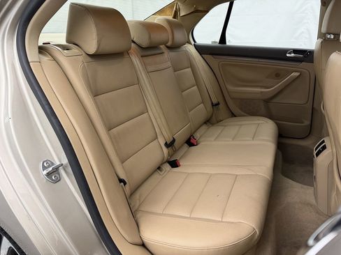 Used 2005 Volkswagen Jetta 2.5 image 17