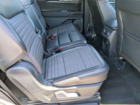 Used 2025 Ford Explorer ST-Line w/ ST-Line Street Pack AWD/4WD image 31
