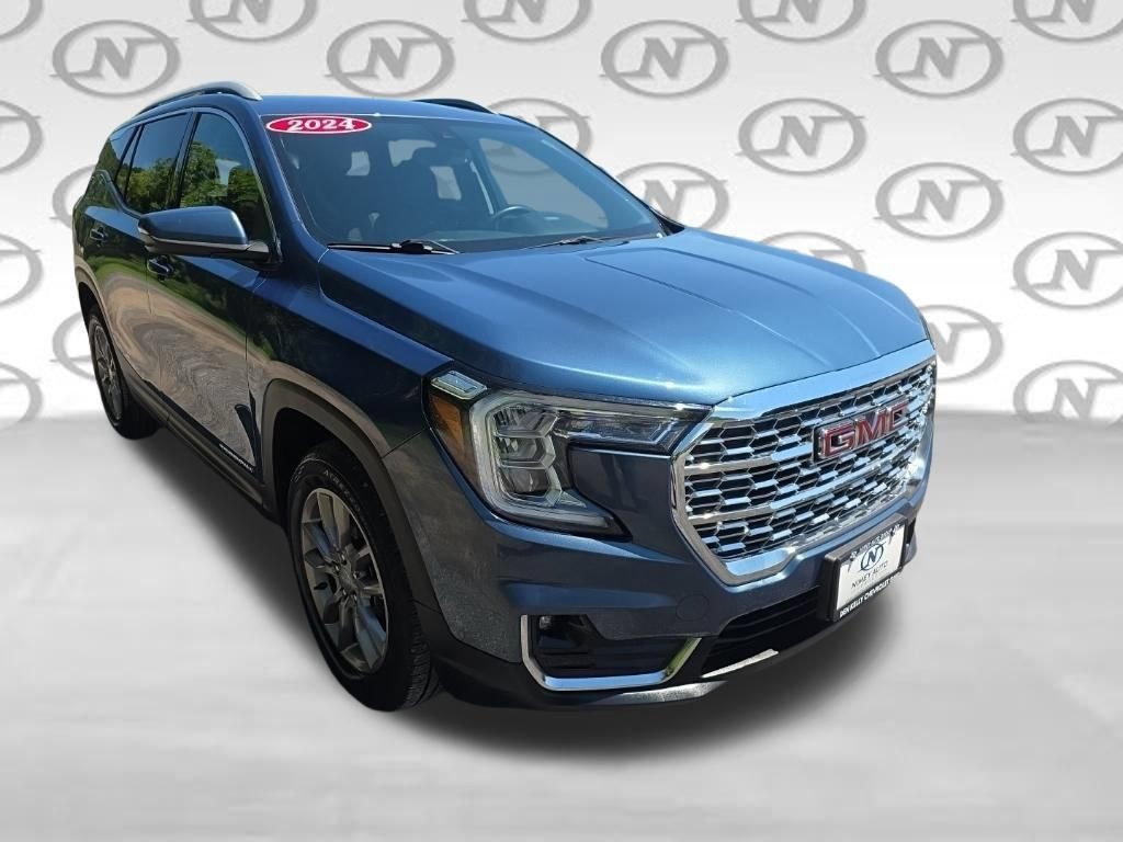 Used 2024 GMC Terrain SLT AWD/4WD image 16