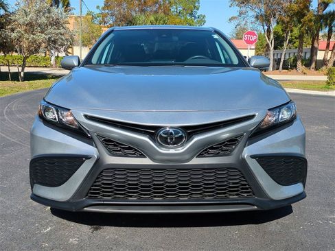 Used 2023 Toyota Camry SE image 9