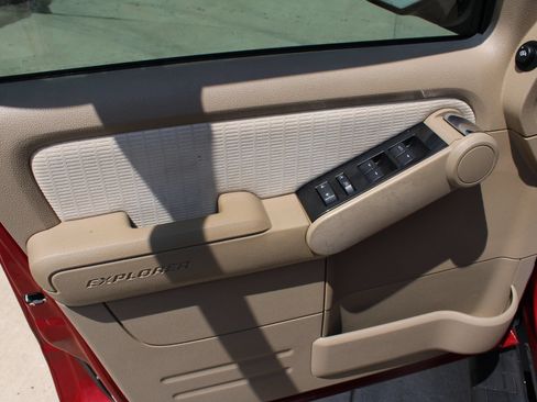 Used 2010 Ford Explorer Sport Trac XLT RWD image 14