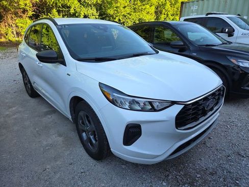 Used 2023 Ford Escape ST-Line AWD/4WD image 2