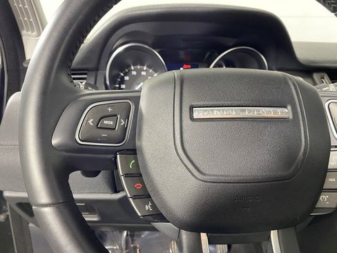Used 2019 Land Rover Range Rover Evoque SE Premium image 10